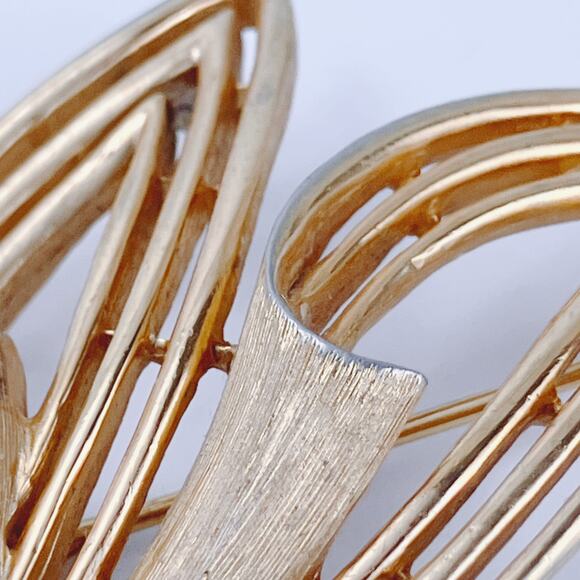 Vintage Signed Trifari Mid Century Brooch Leaf Openwork 1950s Gold Tone - Picture 5 of 9